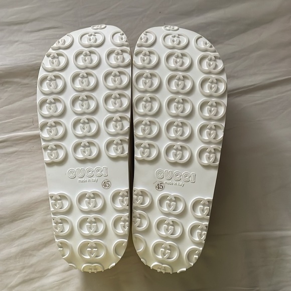 Gucci Women’s Miami Embossed Platform Slides - Off White - Picture 2 of 3